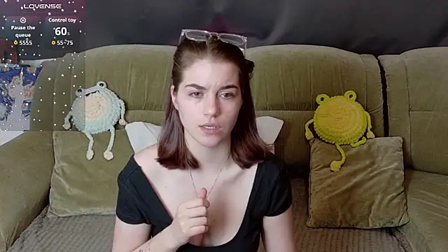 ElzaBlis online show from March 18, 2026, 1:14 pm