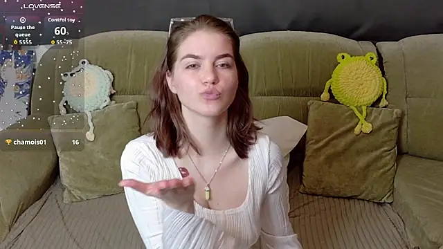 ElzaBlis online show from April 12, 2026, 2:44 pm