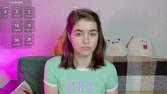 ElzaBlis online show from April 16, 2026, 3:24 pm