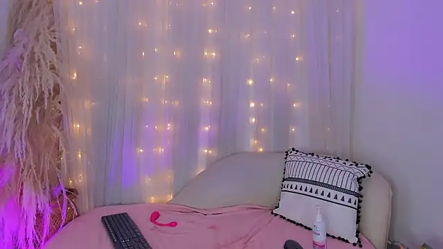 arianna cox   online show from February 3, 2026, 6:40 am