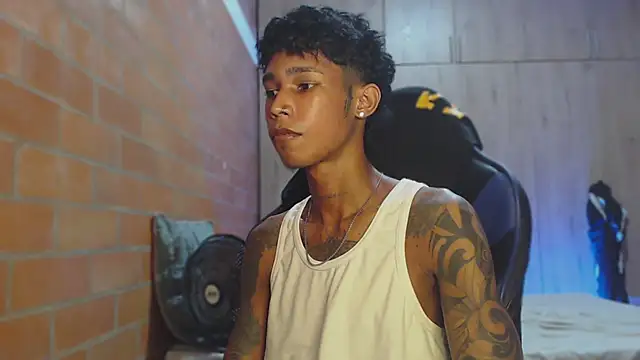 Snapshot of James_rufin chatting on September 18, 2025, 2:35 am James rufin online show from September 18, 2025, 2:35 am