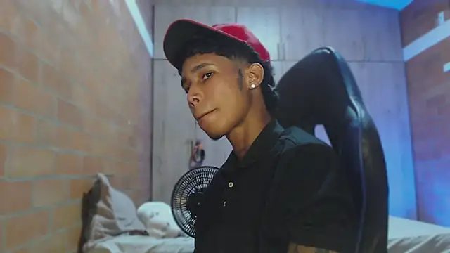 Snapshot of James_rufin chatting on September 22, 2025, 2:46 am James rufin online show from September 22, 2025, 2:46 am