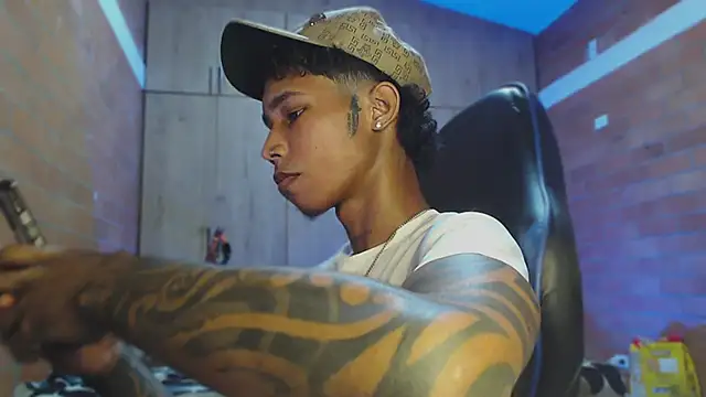 Snapshot of James_rufin chatting on September 25, 2025, 1:09 am James rufin online show from September 25, 2025, 1:09 am