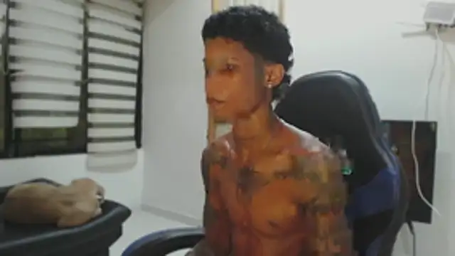 Snapshot of James_rufin chatting on October 16, 2025, 2:56 am James rufin online show from October 16, 2025, 2:56 am