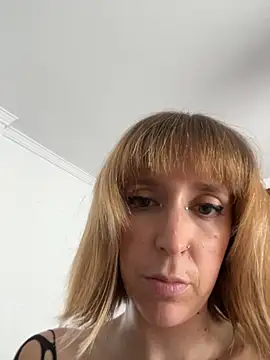 Snapshot of violetofsecret chatting on October 18, 2025, 11:55 am violetofsecret online show from October 18, 2025, 11:55 am