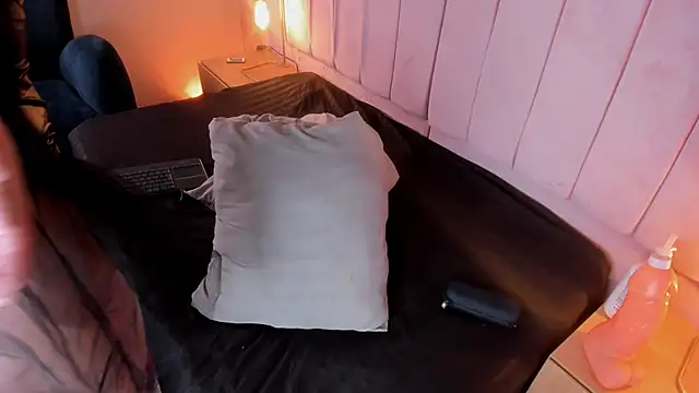 Snapshot of Hillary_Collins1 chatting on February 21, 2026, 8:10 pm Hillary Collins1 online show from February 21, 2026, 8:10 pm