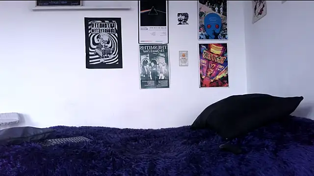 plutonbluemooon333 online show from February 25, 2026, 7:45 pm