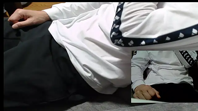Snapshot of Yasu2000 chatting on May 10, 2026, 12:49 am Yasu2000 online show from May 10, 2026, 12:49 am