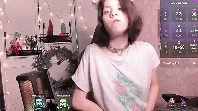 aestheticbeing online show from December 18, 2025, 12:11 pm