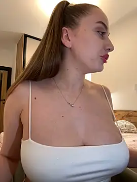 Snapshot of Maribelle_Vinnie chatting on March 19, 2026, 7:29 pm Maribelle Vinnie online show from March 19, 2026, 7:29 pm