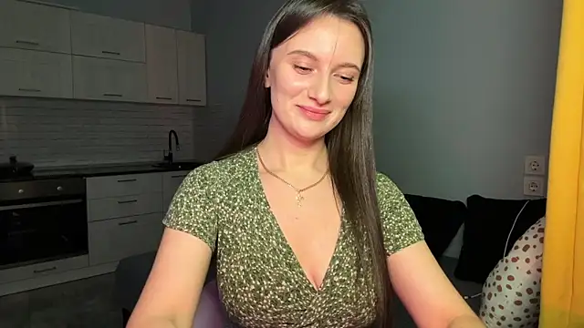 Luna Raee online show from November 3, 2025, 2:07 pm