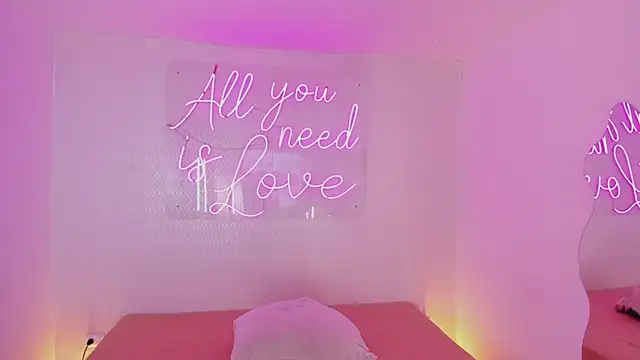 aleksandramiller  online show from April 6, 2026, 12:39 pm