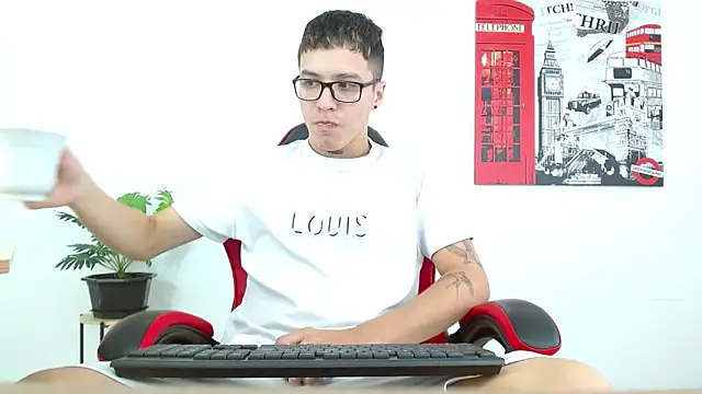 Cumandres18 online show from September 13, 2025, 1:55 pm