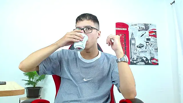 Cumandres18 online show from September 17, 2025, 1:57 pm