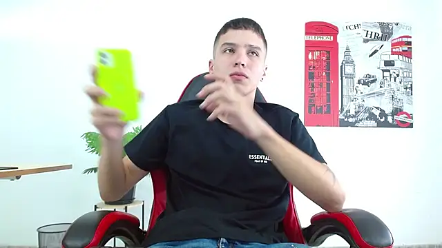 Cumandres18 online show from October 6, 2025, 2:14 pm