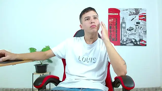 Cumandres18 online show from October 9, 2025, 2:04 pm