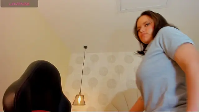 GIANAMILLER6 online show from December 16, 2025, 12:21 pm