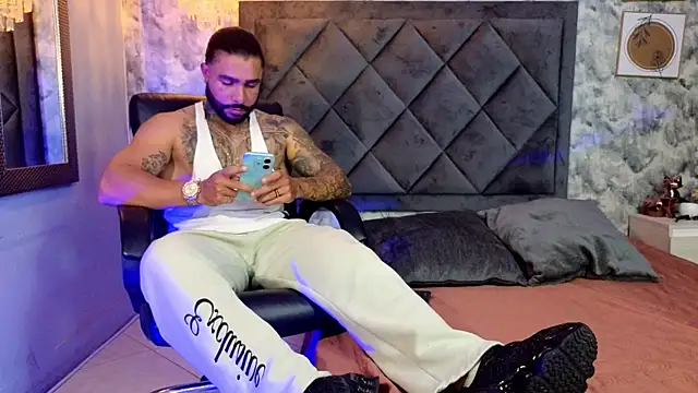 Apolo rousse1 online show from September 13, 2025, 9:36 pm