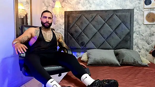 Apolo rousse1 online show from September 19, 2025, 10:43 pm