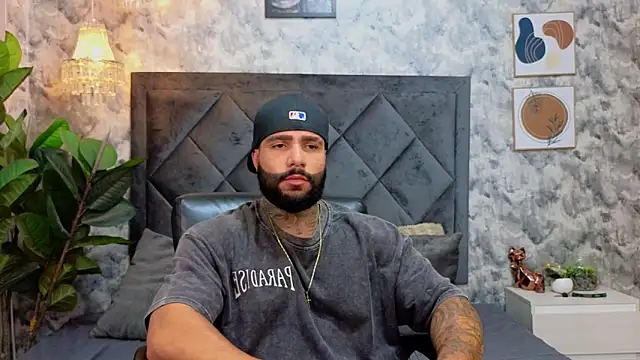 Apolo rousse1 online show from November 5, 2025, 9:48 pm