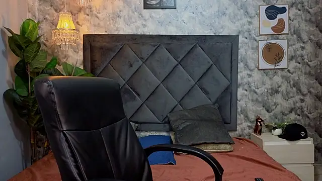 Apolo rousse1 online show from November 14, 2025, 9:24 pm