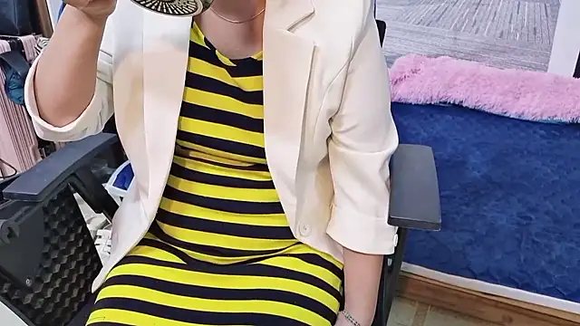 MichiLovely online show from November 7, 2025, 8:25 am