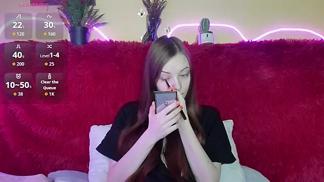 AliceHaris online show from December 3, 2025, 1:24 am