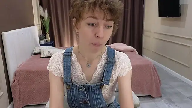 Snapshot of daniellia_ chatting on October 20, 2025, 8:26 am daniellia online show from October 20, 2025, 8:26 am
