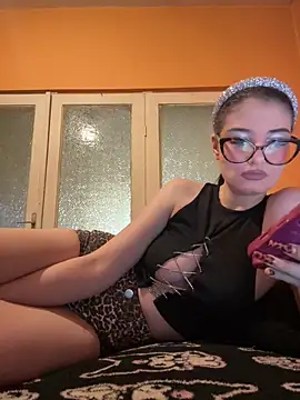 Larra69 online show from February 18, 2026, 6:04 pm