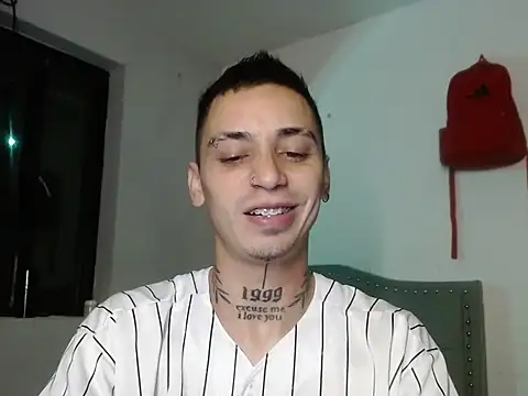 Snapshot of xalejo_max chatting on October 19, 2025, 11:05 pm xalejo max online show from October 19, 2025, 11:05 pm