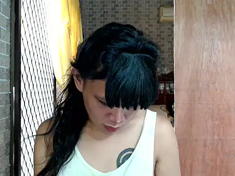 kylinexx online show from April 28, 2026, 2:27 am