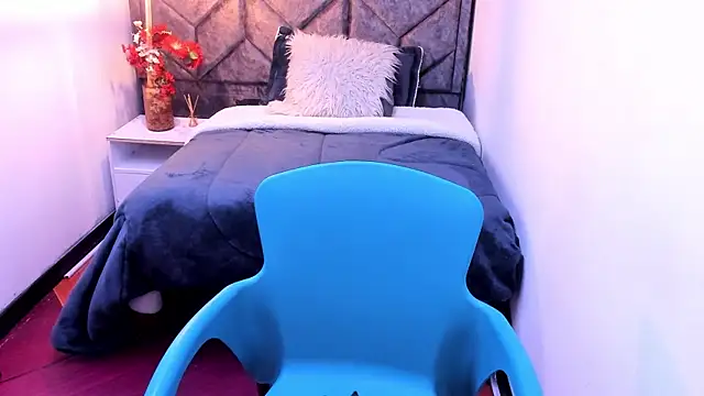 Kiara Cruz   online show from December 16, 2025, 8:25 pm