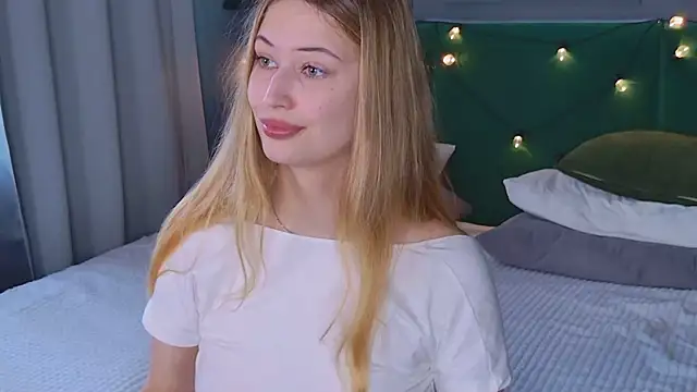 Snapshot of Sofii_Ly chatting on September 10, 2025, 6:13 am Sofii Ly online show from September 10, 2025, 6:13 am