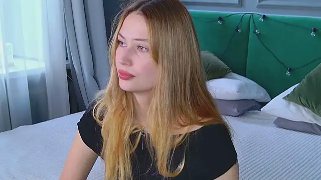 Snapshot of Sofii_Ly chatting on September 16, 2025, 6:14 am Sofii Ly online show from September 16, 2025, 6:14 am