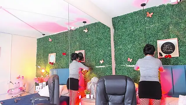 Snapshot of Linagh_ chatting on December 1, 2025, 11:59 am Linagh online show from December 1, 2025, 11:59 am