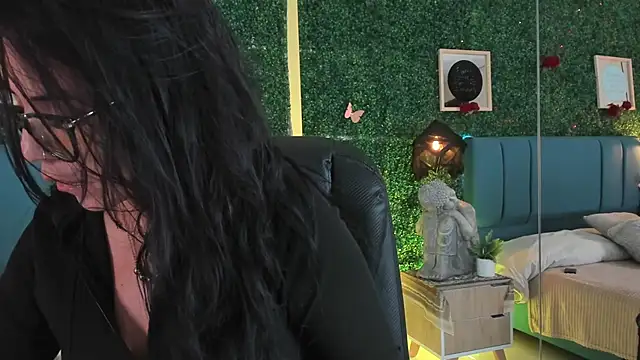 Snapshot of Linagh_ chatting on January 10, 2026, 11:34 am Linagh online show from January 10, 2026, 11:34 am