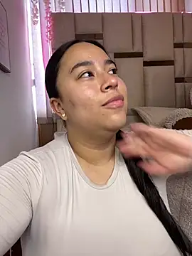 Zoey thompson online show from April 15, 2026, 8:09 pm