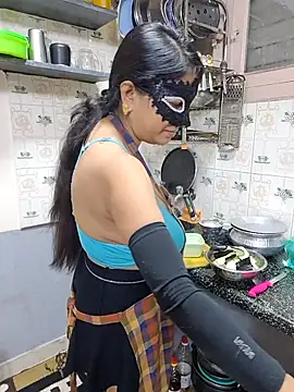 Queen Nightt online show from September 26, 2025, 3:21 am