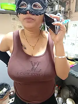 Queen Nightt online show from January 18, 2026, 3:32 am