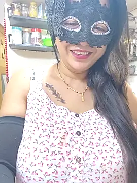 Queen Nightt online show from June 10, 2026, 4:45 am