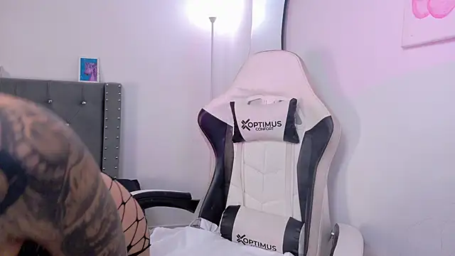 sara queen10 online show from September 30, 2025, 6:02 pm