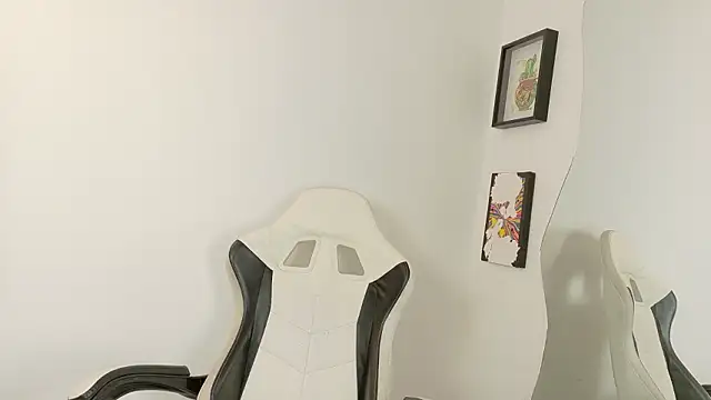 sara queen10 online show from March 27, 2026, 4:07 pm