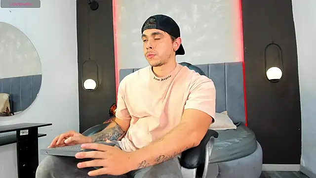 Snapshot of Liam_walk_ chatting on September 24, 2025, 10:35 pm Liam walk online show from September 24, 2025, 10:35 pm