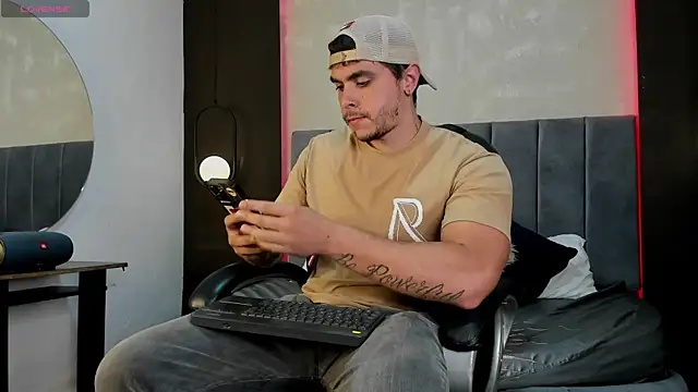 Snapshot of Liam_walk_ chatting on October 2, 2025, 8:05 pm Liam walk online show from October 2, 2025, 8:05 pm