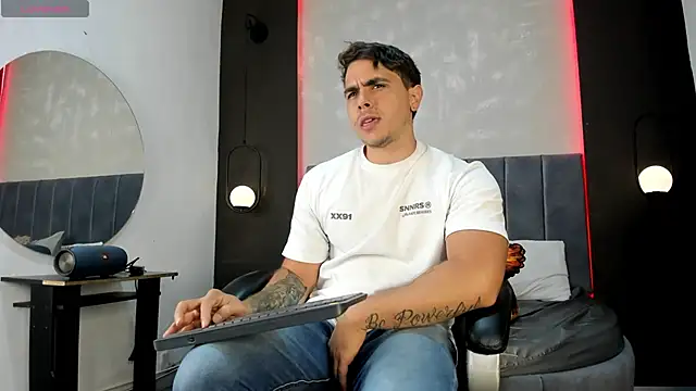 Snapshot of Liam_walk_ chatting on October 6, 2025, 8:06 pm Liam walk online show from October 6, 2025, 8:06 pm