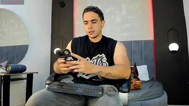 Snapshot of Liam_walk_ chatting on October 7, 2025, 7:11 pm Liam walk online show from October 7, 2025, 7:11 pm