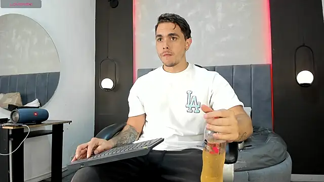 Snapshot of Liam_walk_ chatting on October 10, 2025, 10:31 pm Liam walk online show from October 10, 2025, 10:31 pm