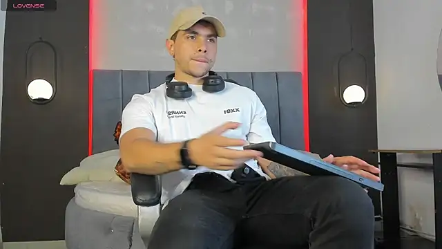 Liam walk  online show from February 12, 2026, 9:10 pm