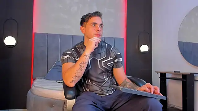 Liam walk  online show from April 15, 2026, 12:23 pm