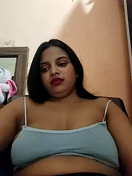 Snapshot of Maahhii_2 chatting on April 4, 2026, 8:39 pm Maahhii 2 online show from April 4, 2026, 8:39 pm